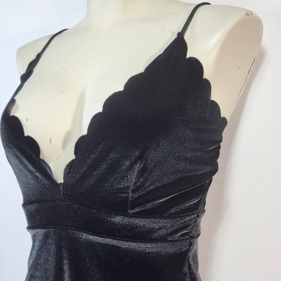 Boohoo Night Velvet Feel Black Dress - Picture 5 of 7